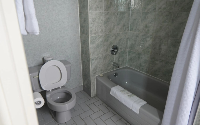 Prince Arthur Waterfront Hotel & Suites