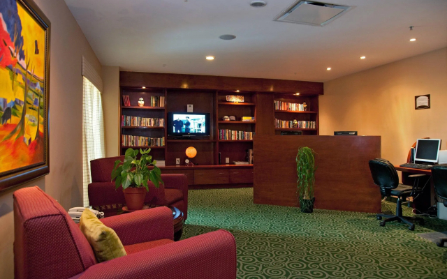 Courtyard By Marriott Cancun Airport - Hotel in Cancún - Photo 2