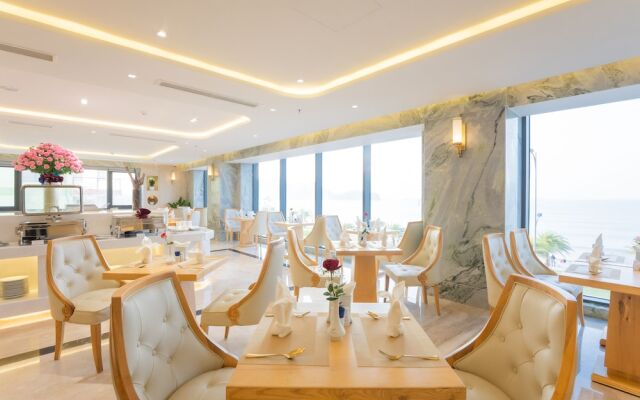 Canary Gold Hotel Quy Nhơn, Beachfront