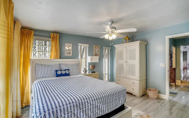 Manatee Home - Water Front Pool Home