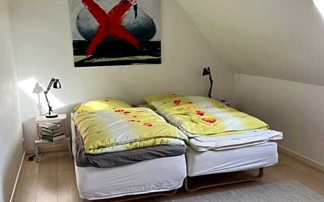 Apartment Ruhetgaard Bed & kitchen