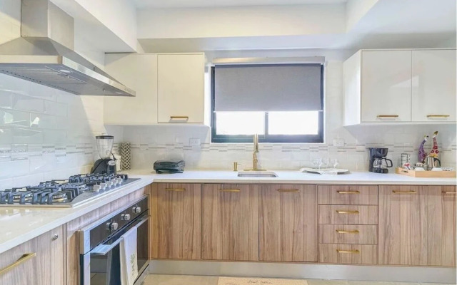 302 Torreco STudio GoodLong Term Stay