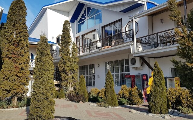 Levoberezhnaya Hotel
