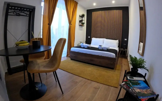 BlackWoody Contemporary Rooms - Napoli Centro Storico