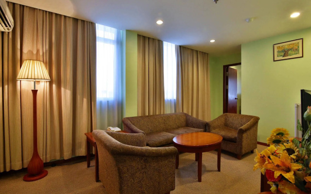 OYO 597 Winner Hotel