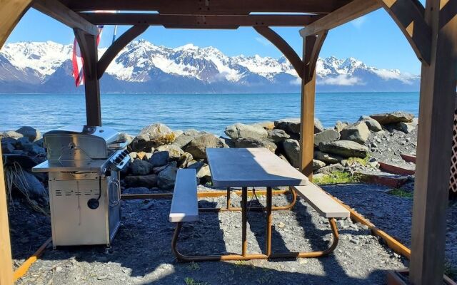 Resurrection Lodge on the Bay