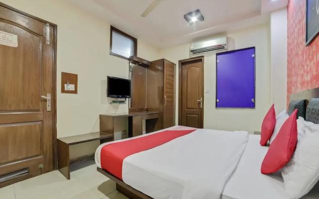 OYO 24437 Oxford Palace