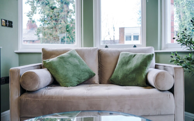 Hilltop Serviced Apartments - Stockport