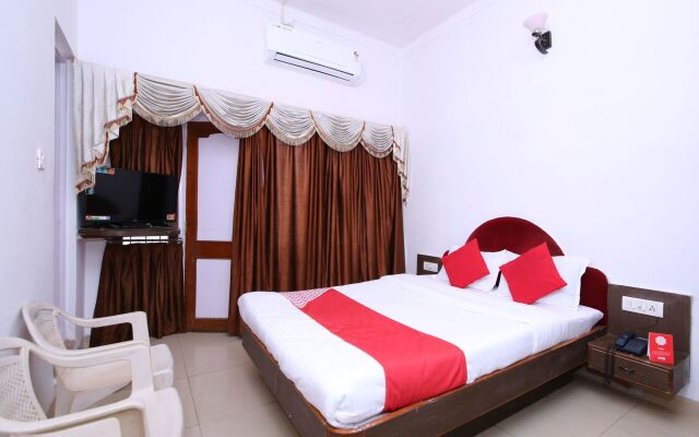 OYO 15887 Hotel Kanak