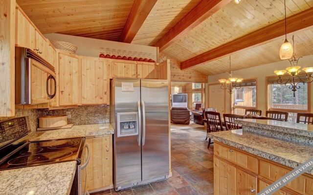 Black Bear 5 Br Home by RedAwning