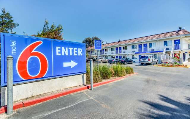 Motel 6 Stockton, CA - Charter Way West