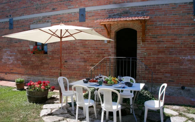 Lovely Farmhouse in Tuscany With Panoramic View