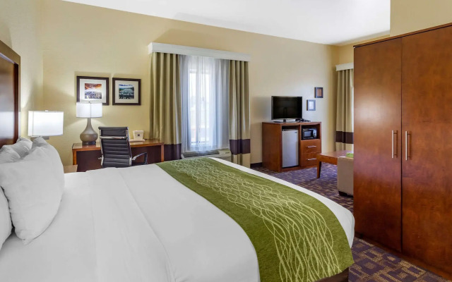 Comfort Inn and Suites North Aurora