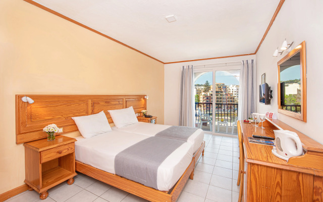 Gillieru Harbour Hotel