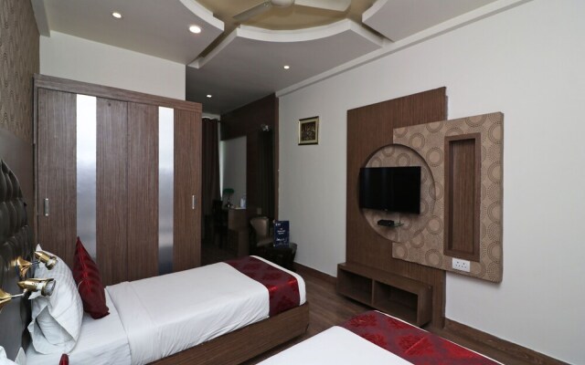 OYO 14422 Hotel Cosmos