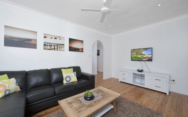 Blue Swimmer, 33 Danalene Parade