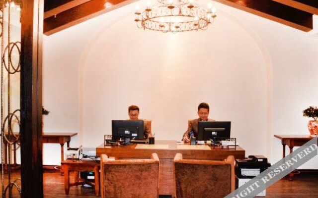 Qunyinghui Holiday Hotel