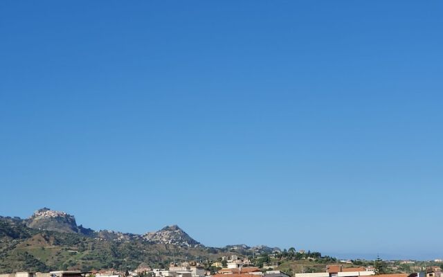 Beautiful and Clean Apartment Close to Taormina