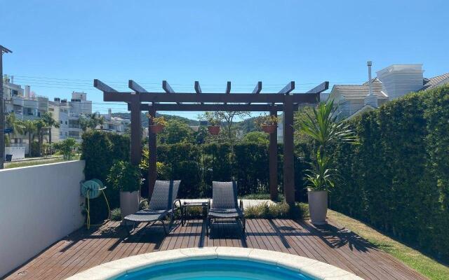 Casa 4 suítes Jurere Internacional