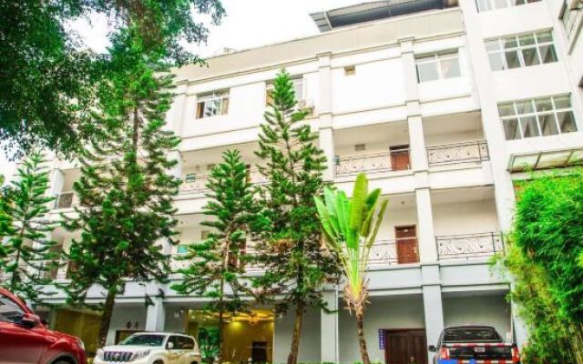 Xinhe Business Hotel