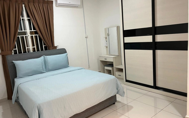 4 bedrooms (private bathroom) Perdana Hill Villa