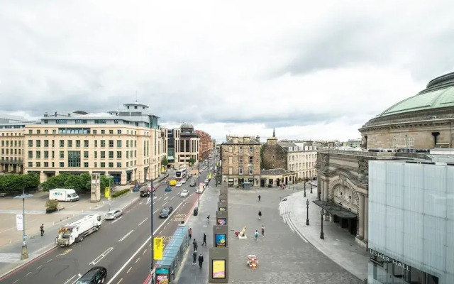 Bright And Central Flat, Directly Facing The Usher Hall