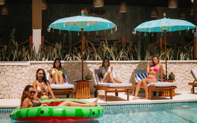 Roomates Surf Camp Canggu by Ini Vie Hospitality