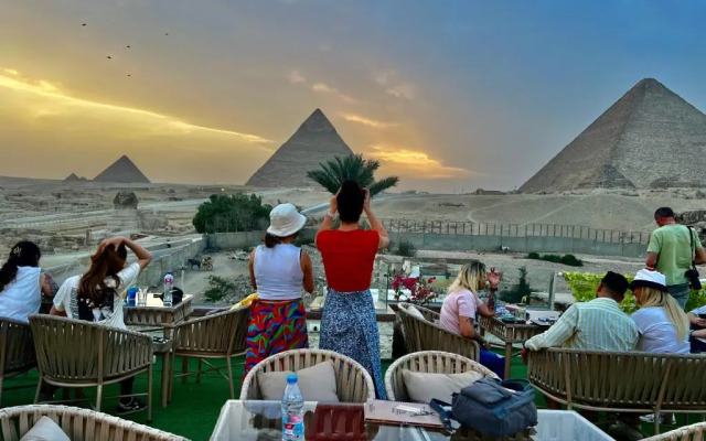 Pyramids Village Inn
