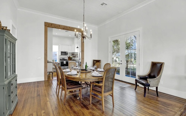 New! Luxurious Home W/wine Cellar & Firepit!