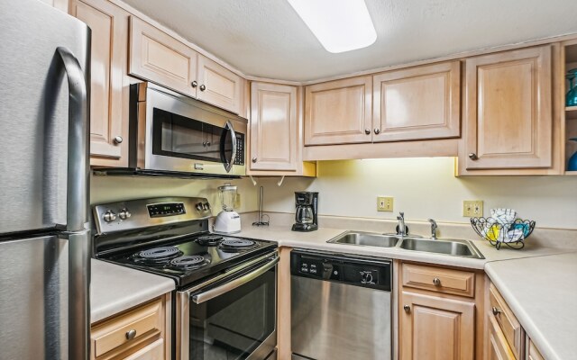 Holiday Surf & Racquet 614 2 Bedroom Condo by RedAwning