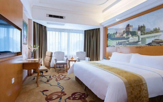 Vienna international hotel (zhuhai lovers middle road haibin store)