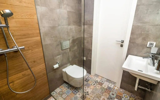 Exclusive Top Central Studio