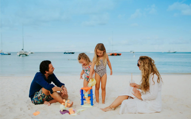Playa Linda Beach Resort