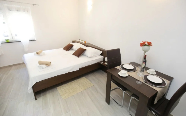 Deluxe Mkc Apartments