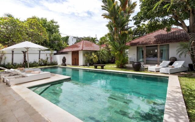 Villa Putih in Kuta with 4 bedrooms and 3 bathrooms