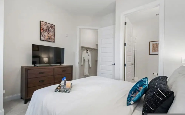 Top Floor 1BR At Luxe23