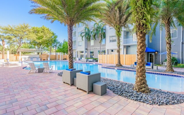 BC-522: Channelside Luxury Apartment
