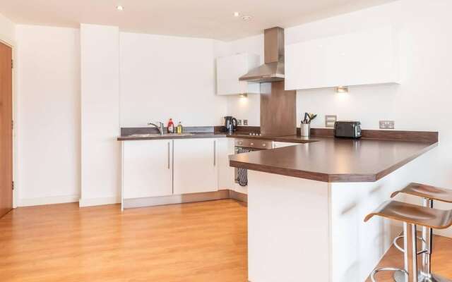 Light and Bright 1BR Apartment Close to Station