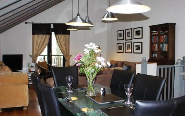 Alston Art Apartments