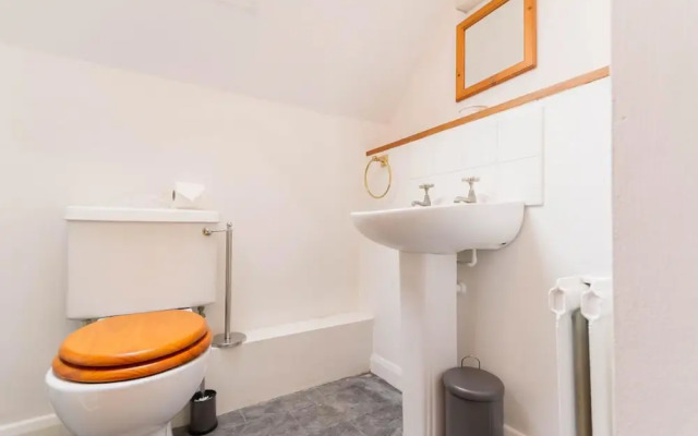 NEW Cosy 2 Bedroom Detached House West Finchley