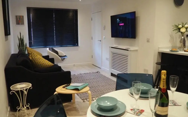 Beautiful 2BD Coastal Hideaway Central Worthing