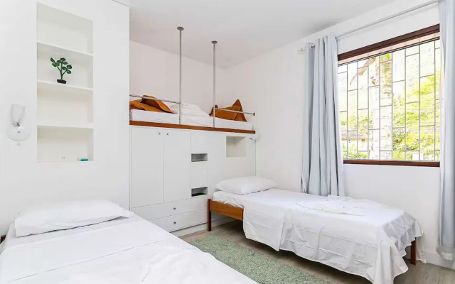 Seafront Beautiful House in Sto. Antonio Cda1647