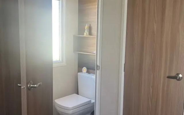 Seaside Escape - Cayton Bay Cabin