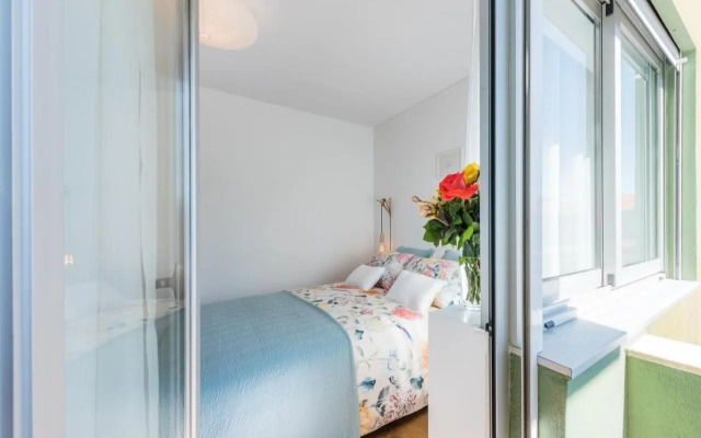 GuestReady - Orange Basket Flat