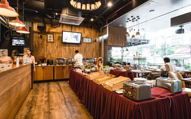 Adelphi Suites Bangkok