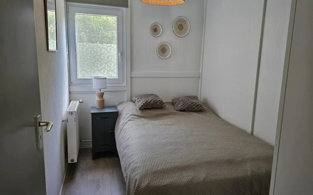 Bungalow in Park With Fenced Garden