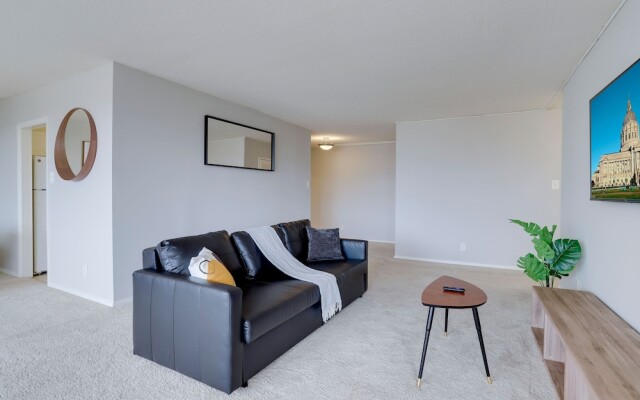 Prime Location Apartment at Crystal City