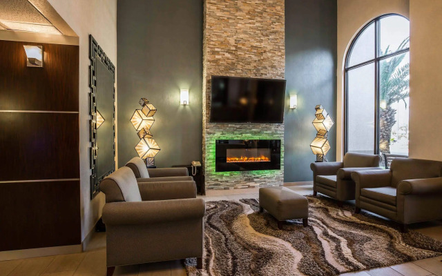 Comfort Suites Stafford Near Sugarland