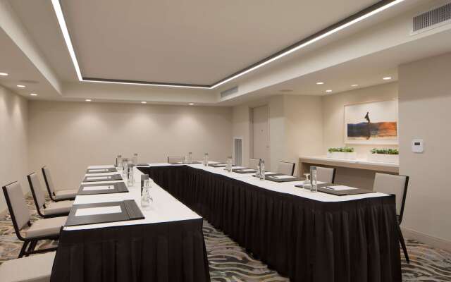 Hilton Santa Monica Hotel & Suites