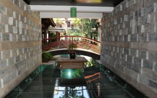 Lijiang Wu Courtyard Gardens Resort